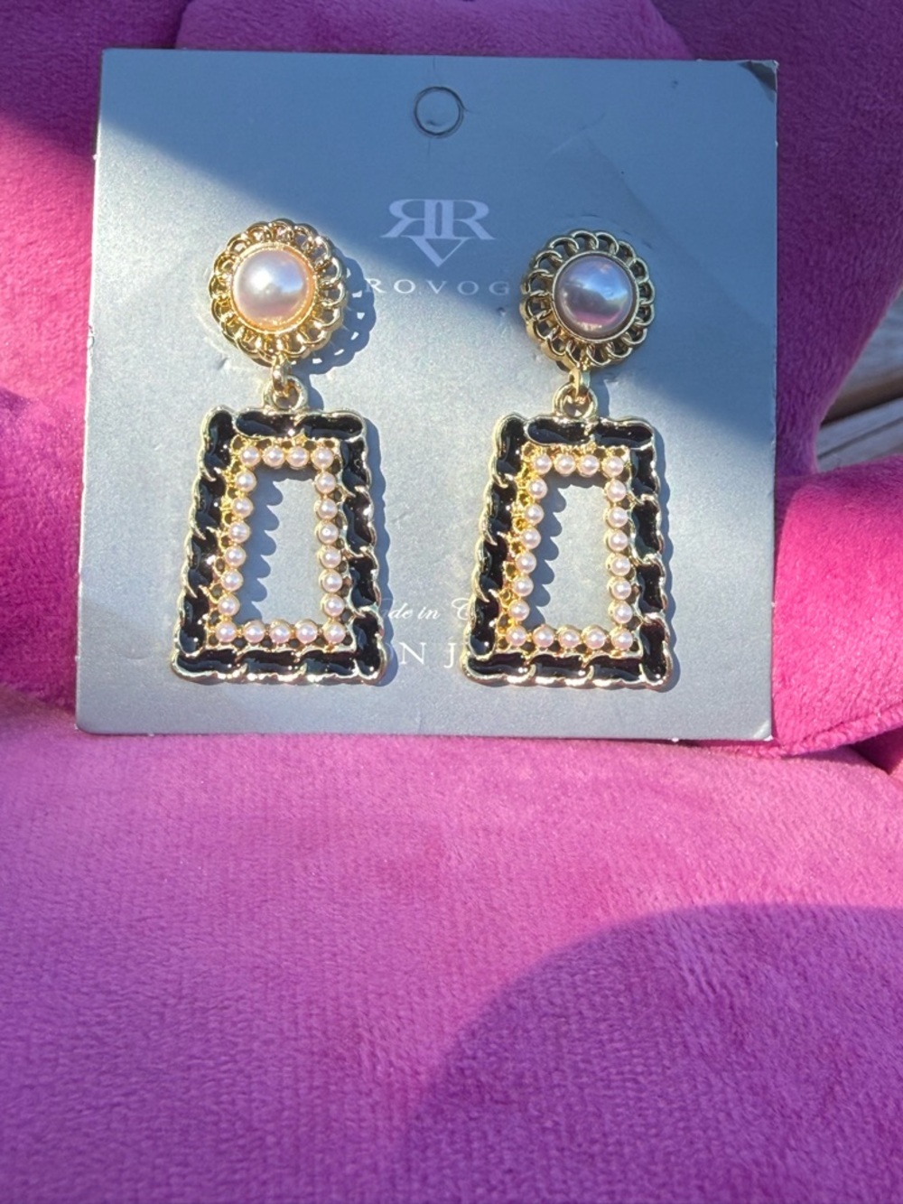 NWT VOGO Athletica Gold and Black Pearl Frame Drop Earrings